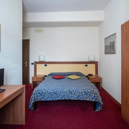 Hotel Italia&Lombardi Montefiascone Bagian luar foto