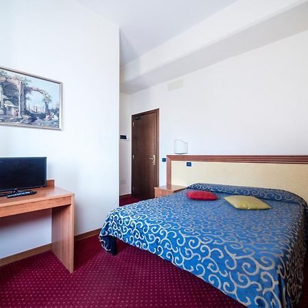Hotel Italia&Lombardi Montefiascone Bagian luar foto