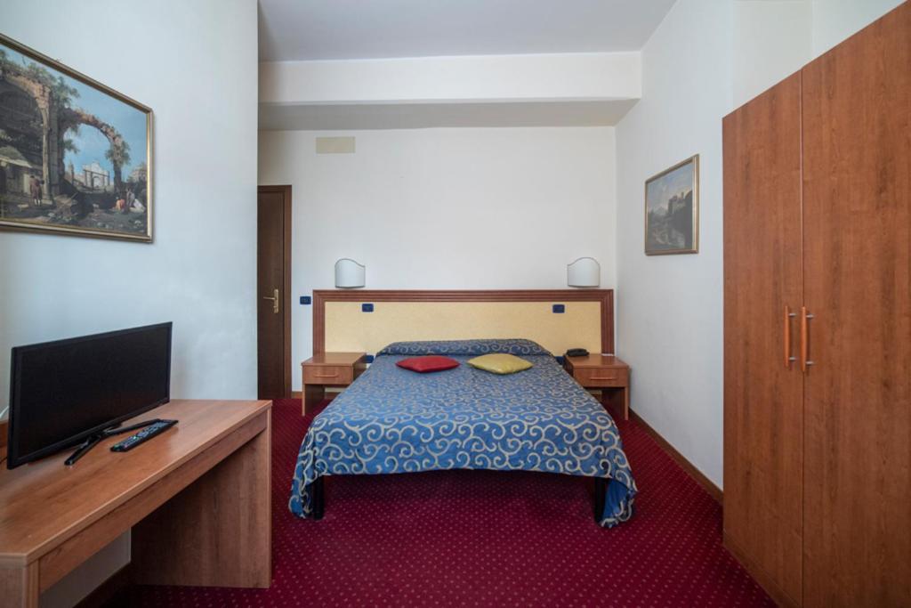 Hotel Italia&Lombardi Montefiascone Bagian luar foto