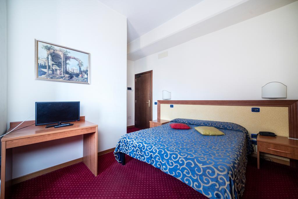 Hotel Italia&Lombardi Montefiascone Bagian luar foto