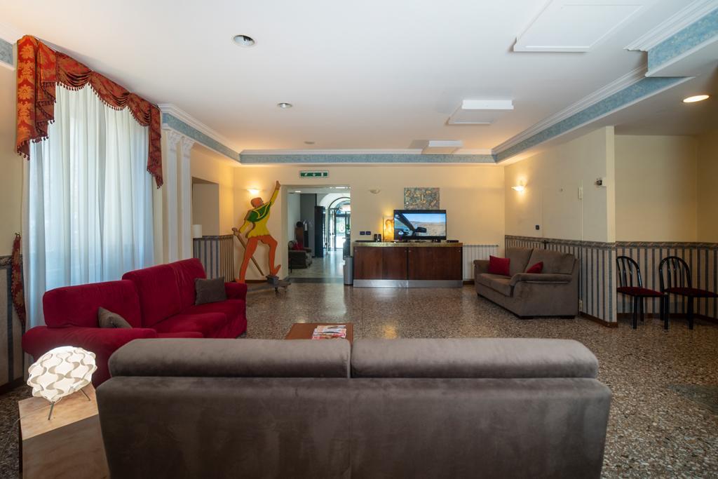 Hotel Italia&Lombardi Montefiascone Bagian luar foto