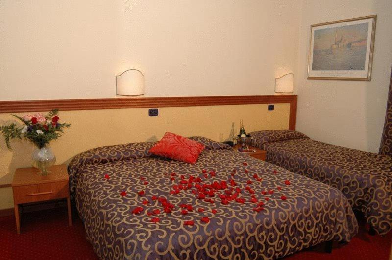 Hotel Italia&Lombardi Montefiascone Bagian luar foto